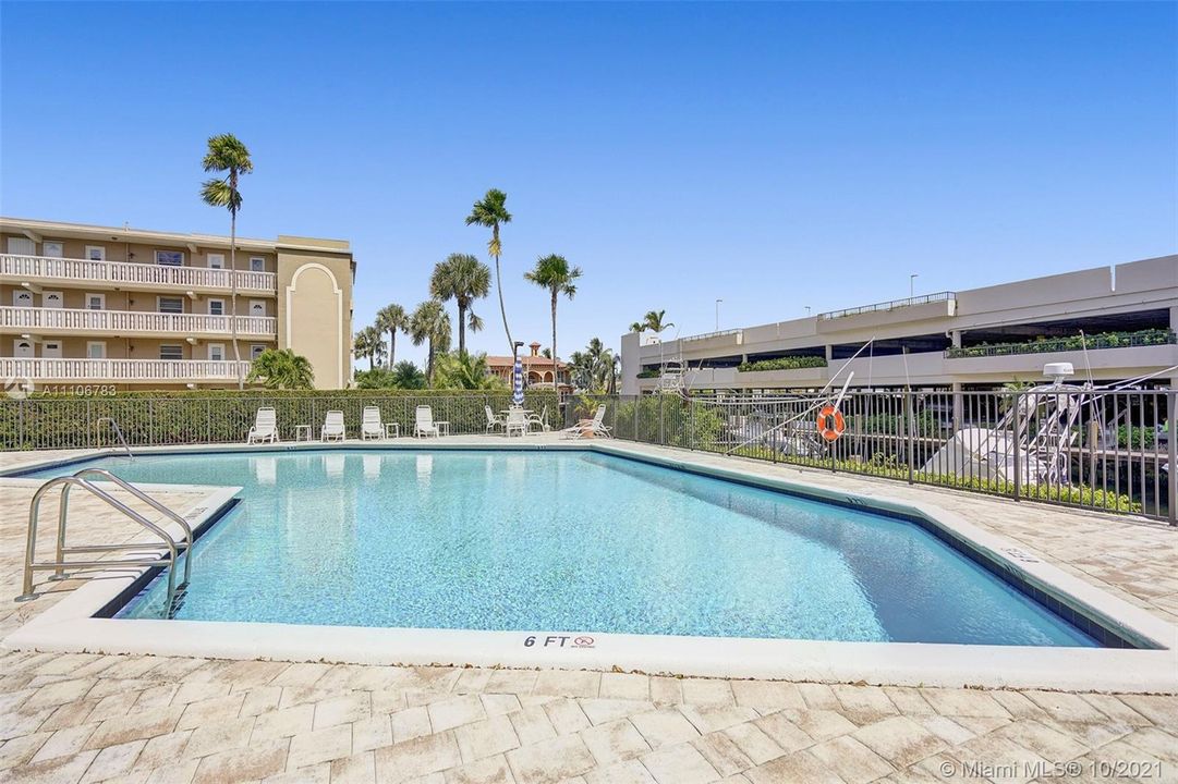 Recently Sold: $210,000 (1 beds, 1 baths, 1017 Square Feet)