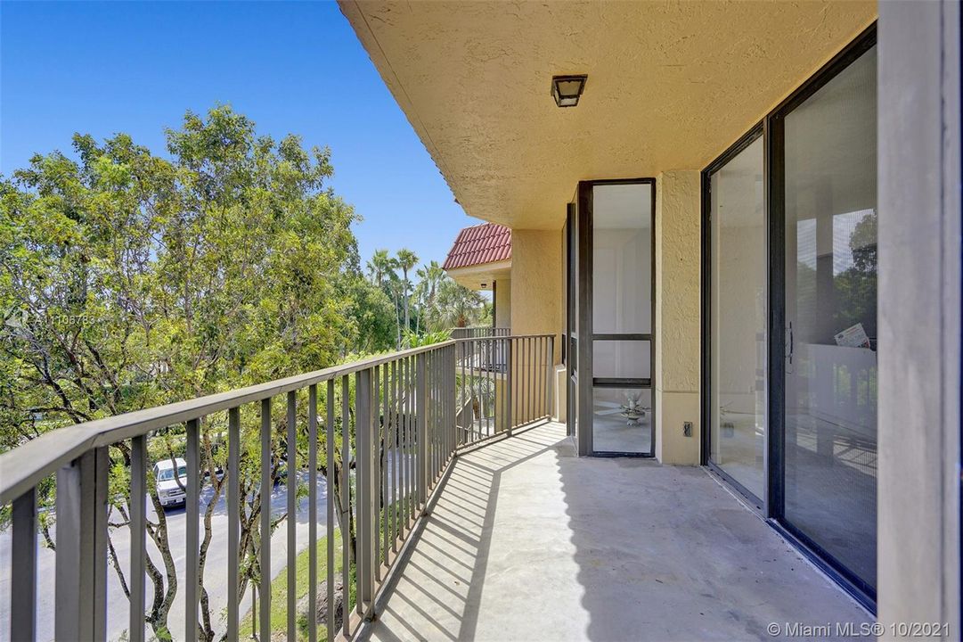 Recently Sold: $210,000 (1 beds, 1 baths, 1017 Square Feet)