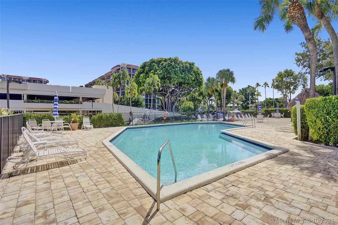 Recently Sold: $210,000 (1 beds, 1 baths, 1017 Square Feet)