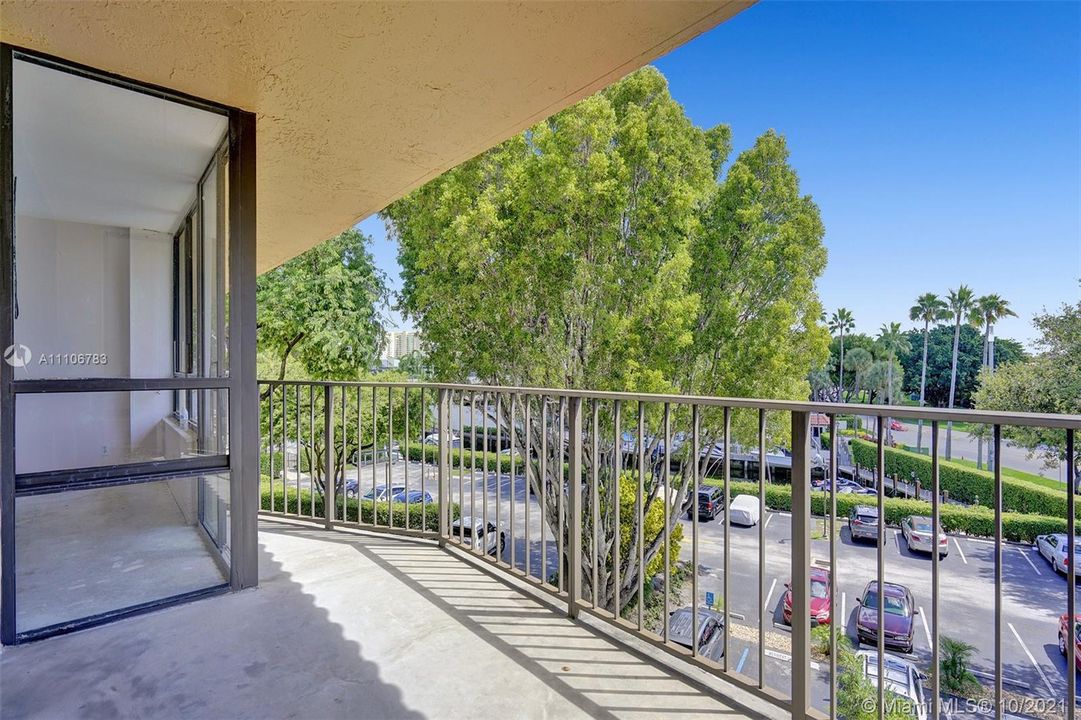 Recently Sold: $210,000 (1 beds, 1 baths, 1017 Square Feet)