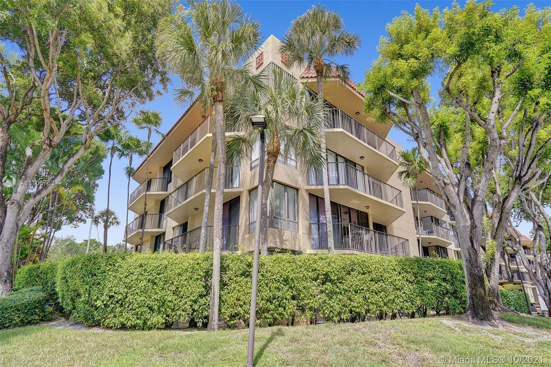 Recently Sold: $210,000 (1 beds, 1 baths, 1017 Square Feet)