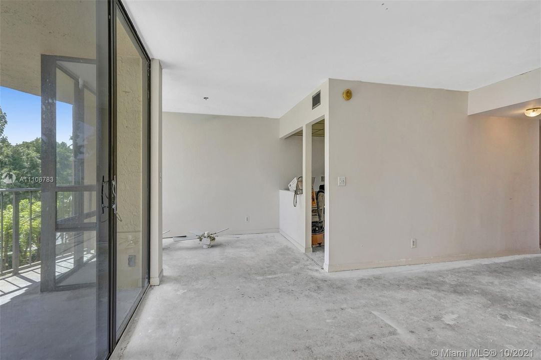 Recently Sold: $210,000 (1 beds, 1 baths, 1017 Square Feet)