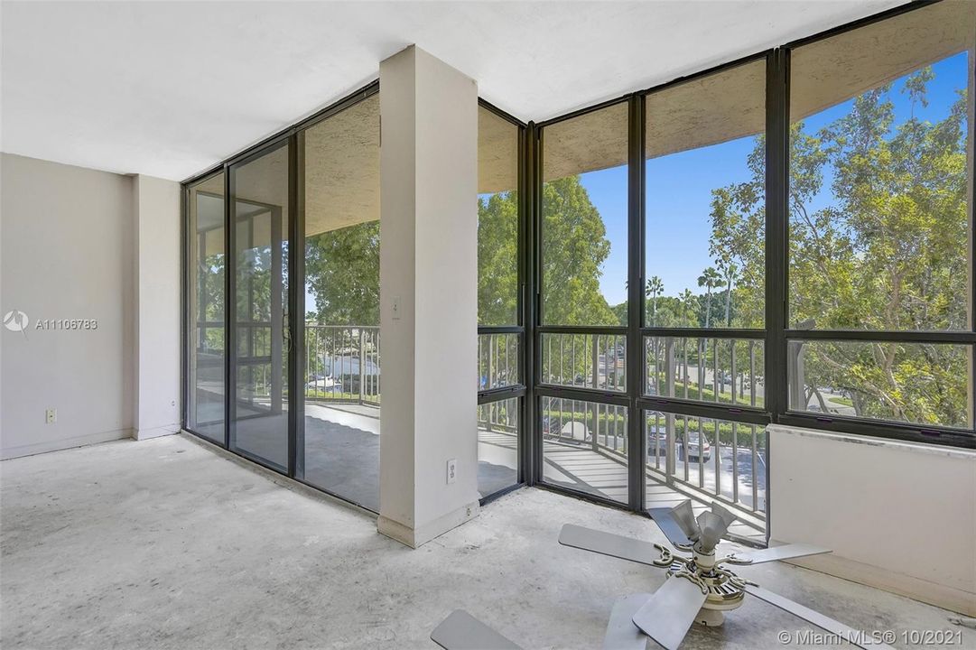 Recently Sold: $210,000 (1 beds, 1 baths, 1017 Square Feet)