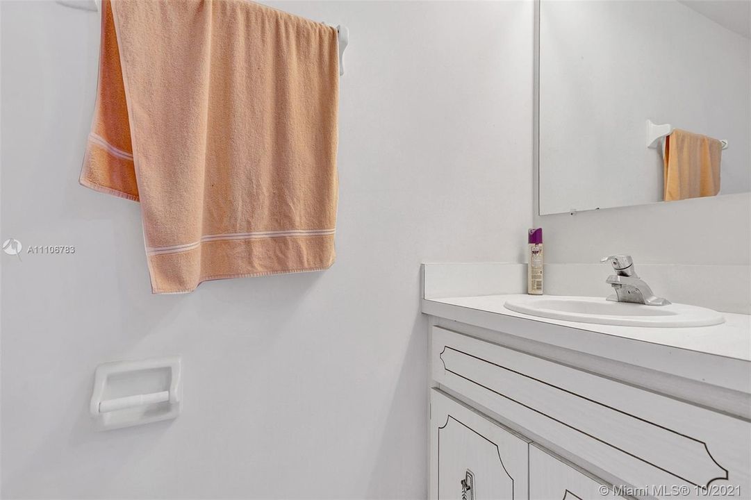 Recently Sold: $210,000 (1 beds, 1 baths, 1017 Square Feet)