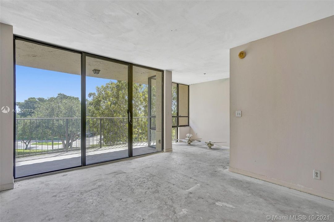 Recently Sold: $210,000 (1 beds, 1 baths, 1017 Square Feet)