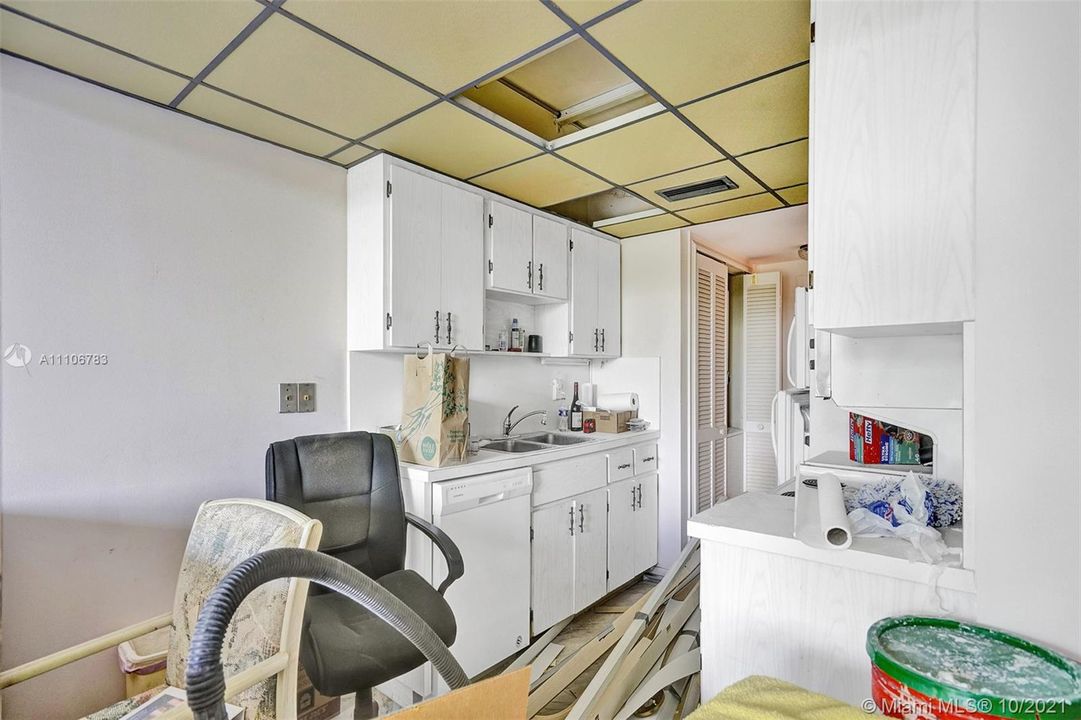 Recently Sold: $210,000 (1 beds, 1 baths, 1017 Square Feet)