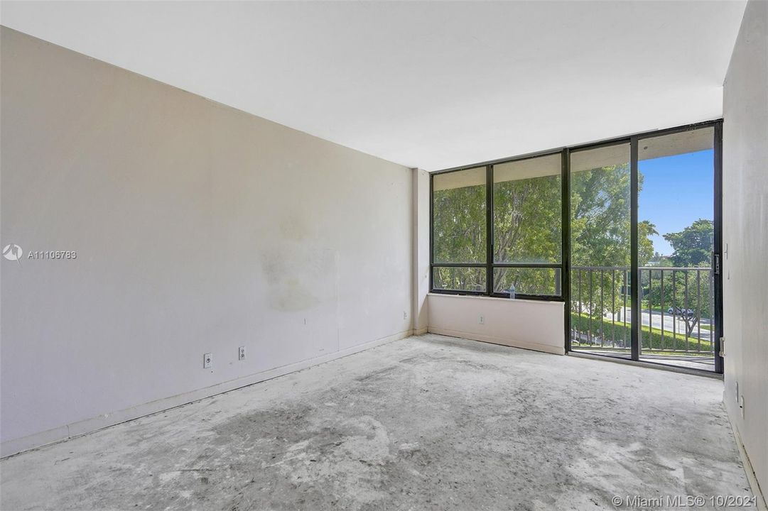 Recently Sold: $210,000 (1 beds, 1 baths, 1017 Square Feet)