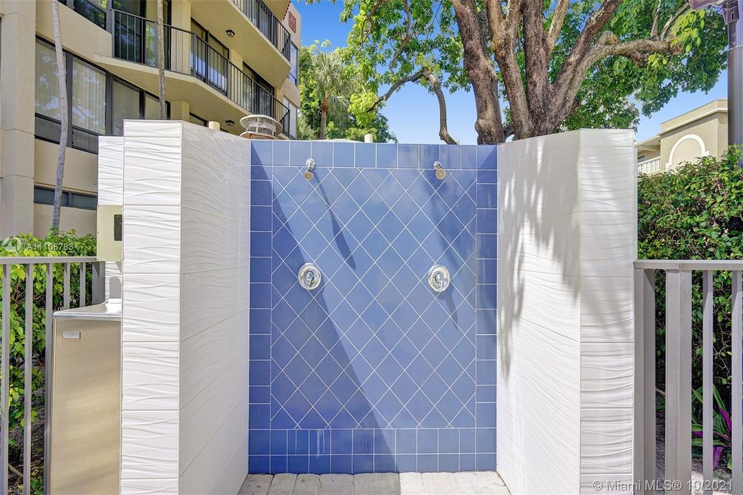 Recently Sold: $210,000 (1 beds, 1 baths, 1017 Square Feet)