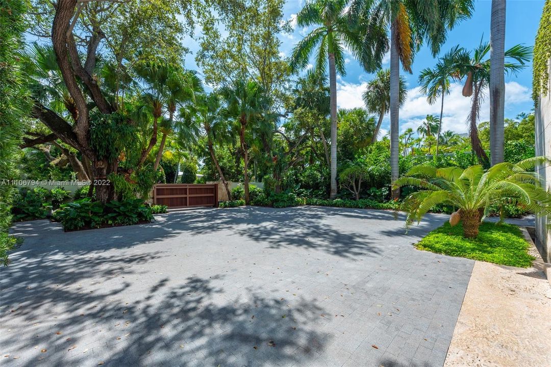 Recently Sold: $42,000,000 (7 beds, 8 baths, 11709 Square Feet)