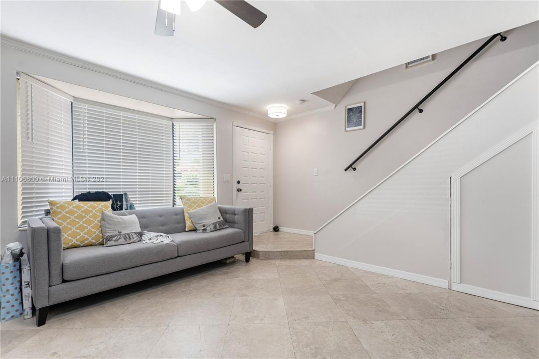 最近售出: $350,000 (2 贝兹, 2 浴室, 1152 平方英尺)