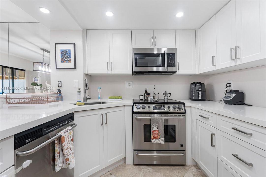 最近售出: $350,000 (2 贝兹, 2 浴室, 1152 平方英尺)