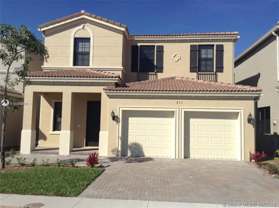 Recently Rented: $5,000 (5 beds, 4 baths, 2702 Square Feet)