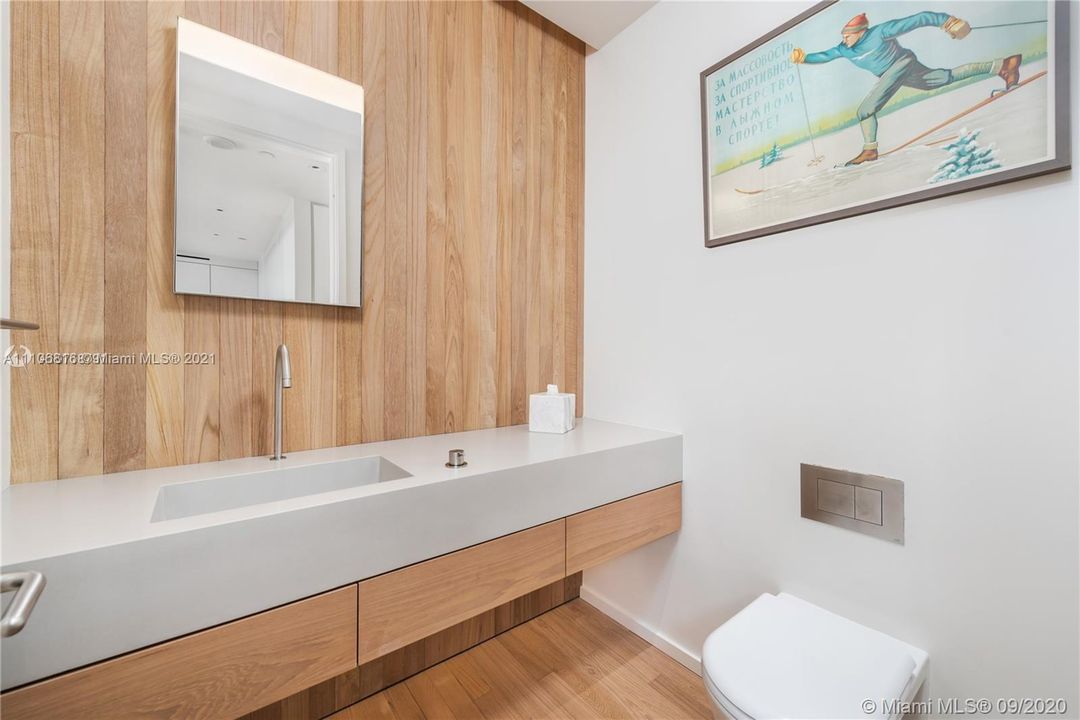 最近租的: $14,900 (1 贝兹, 1 浴室, 824 平方英尺)