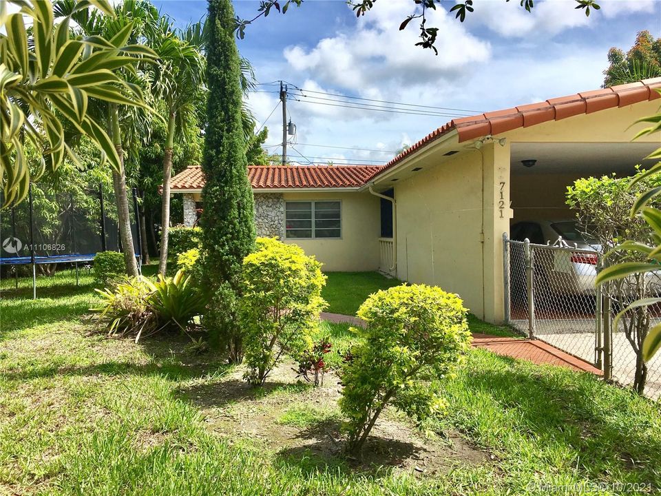 Recently Sold: $899,000 (3 beds, 2 baths, 2068 Square Feet)