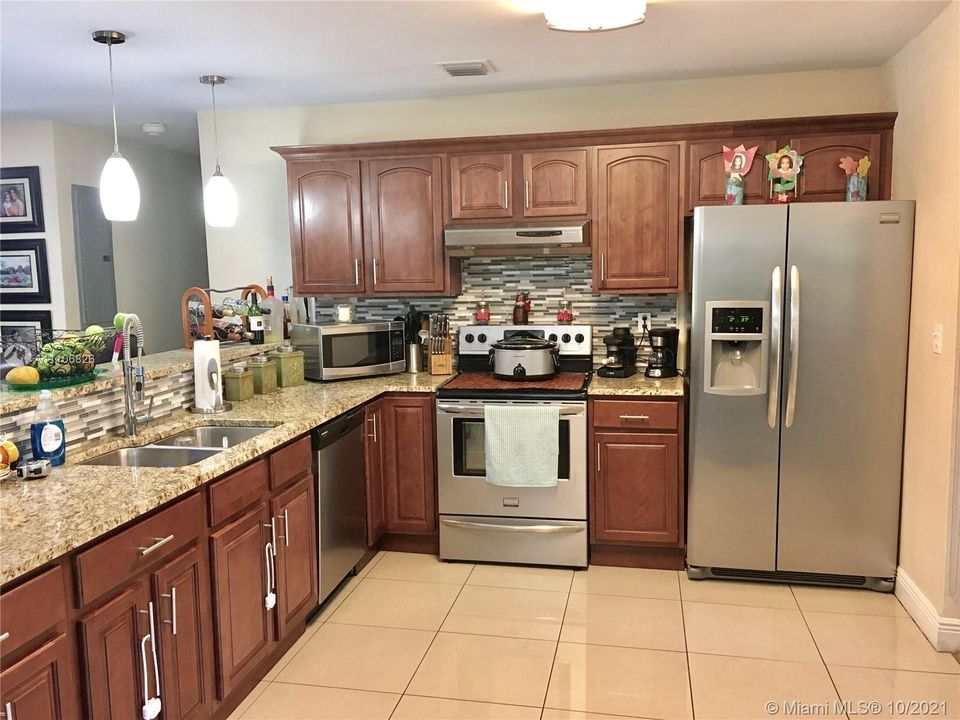 Recently Sold: $899,000 (3 beds, 2 baths, 2068 Square Feet)