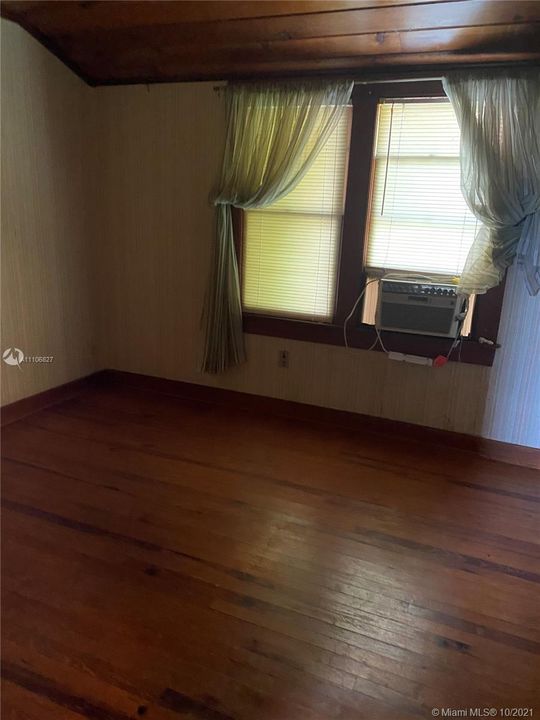 Недавно продано: $140,000 (4 спален, 1 ванн, 1308 Квадратных фут)