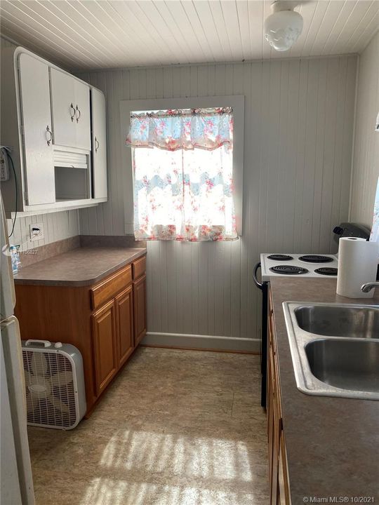 Недавно продано: $140,000 (4 спален, 1 ванн, 1308 Квадратных фут)