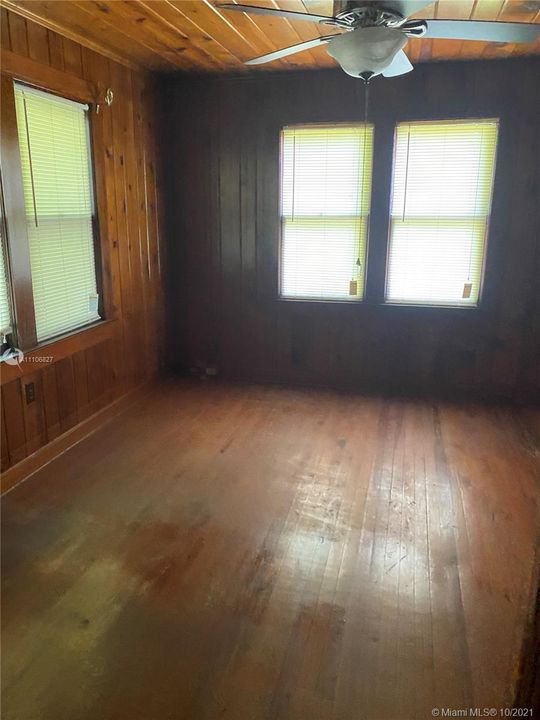 Недавно продано: $140,000 (4 спален, 1 ванн, 1308 Квадратных фут)