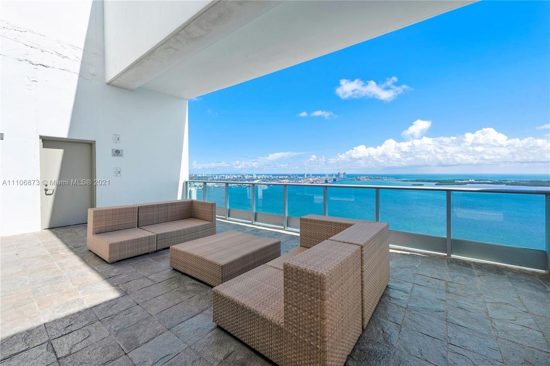 Recently Sold: $1,998,000 (2 beds, 2 baths, 1864 Square Feet)