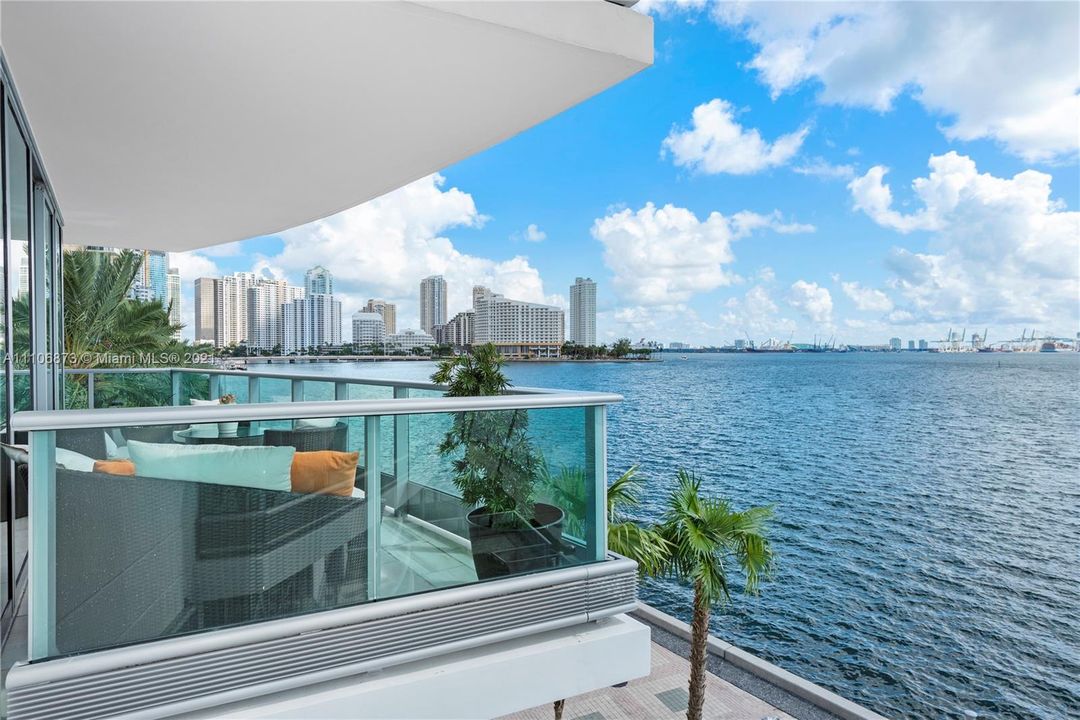 Recently Sold: $1,998,000 (2 beds, 2 baths, 1864 Square Feet)