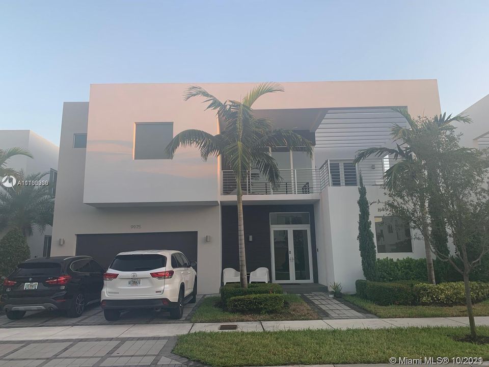 Recently Sold: $1,150,000 (5 beds, 5 baths, 3624 Square Feet)