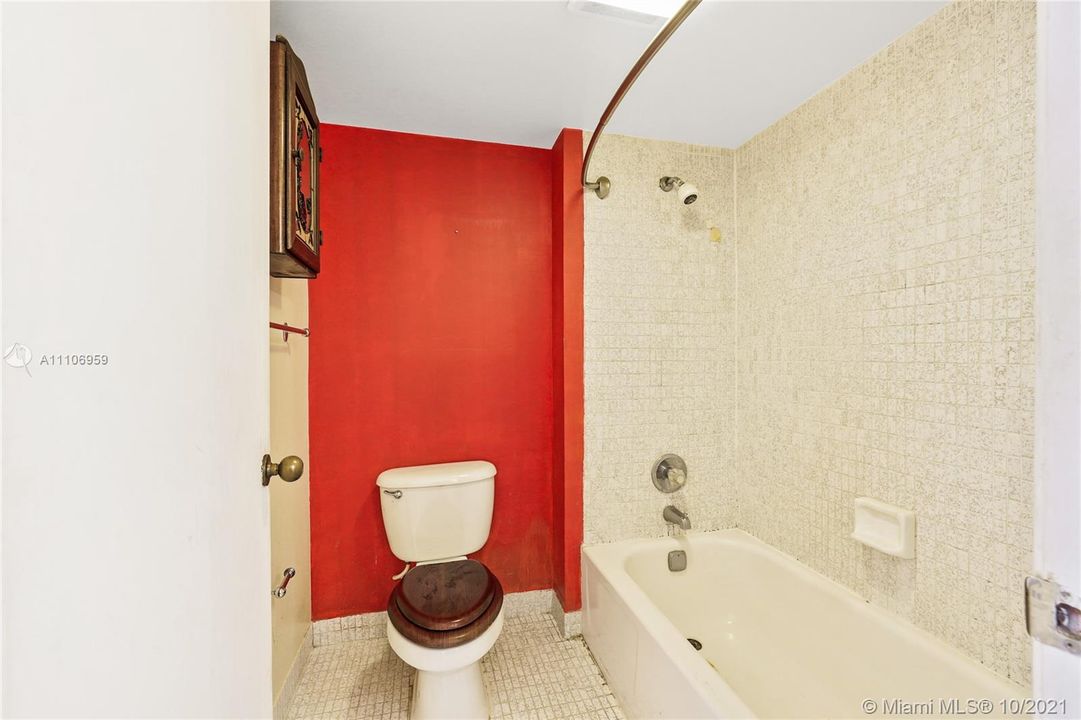 最近售出: $257,000 (1 贝兹, 1 浴室, 896 平方英尺)