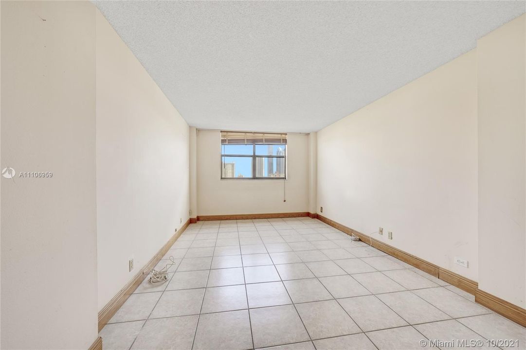 Recently Sold: $257,000 (1 beds, 1 baths, 896 Square Feet)