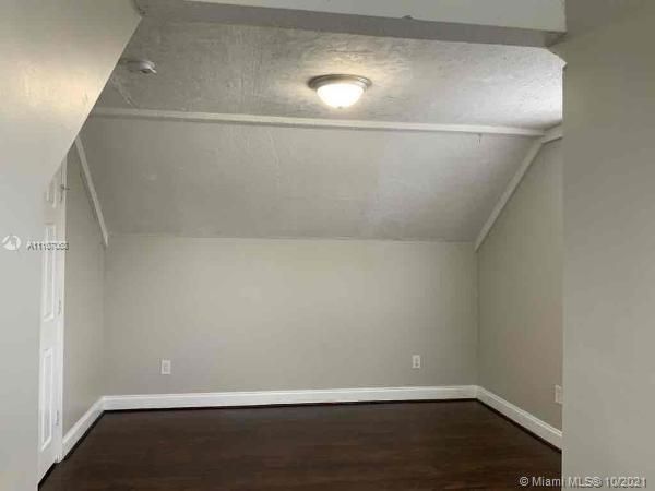 Recently Rented: $2,865 (4 beds, 2 baths, 1876 Square Feet)