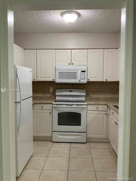 Recently Rented: $2,865 (4 beds, 2 baths, 1876 Square Feet)