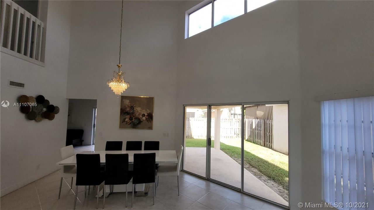 Недавно продано: $475,000 (3 спален, 2 ванн, 1502 Квадратных фут)