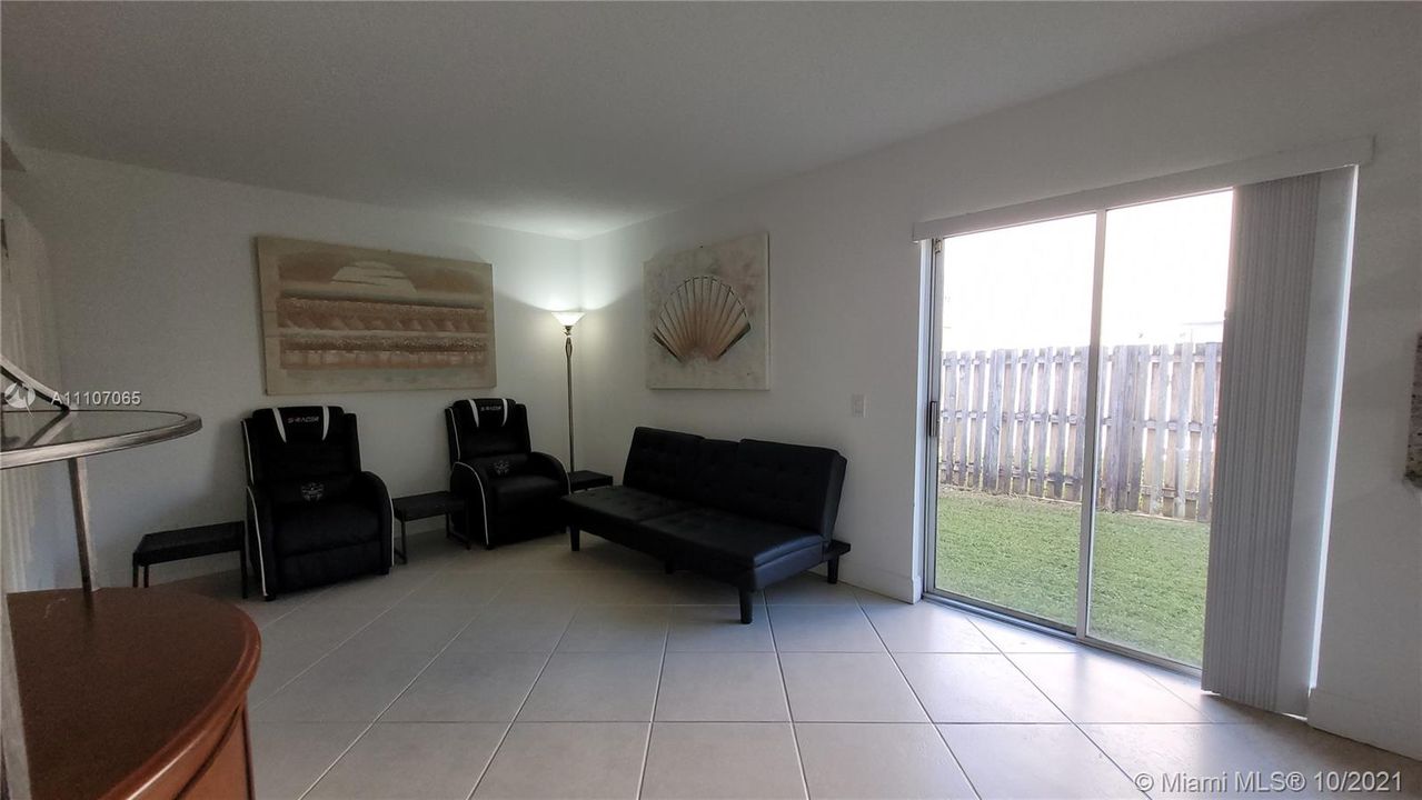 Недавно продано: $475,000 (3 спален, 2 ванн, 1502 Квадратных фут)