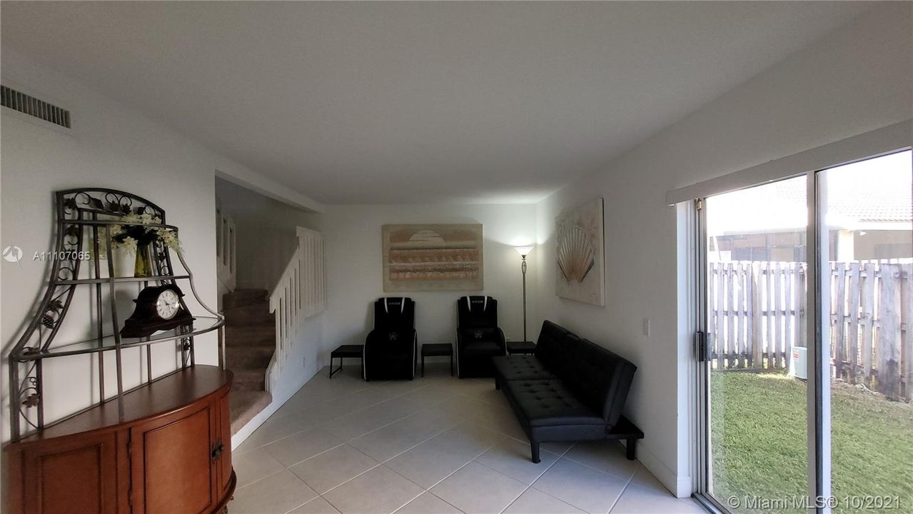 Недавно продано: $475,000 (3 спален, 2 ванн, 1502 Квадратных фут)