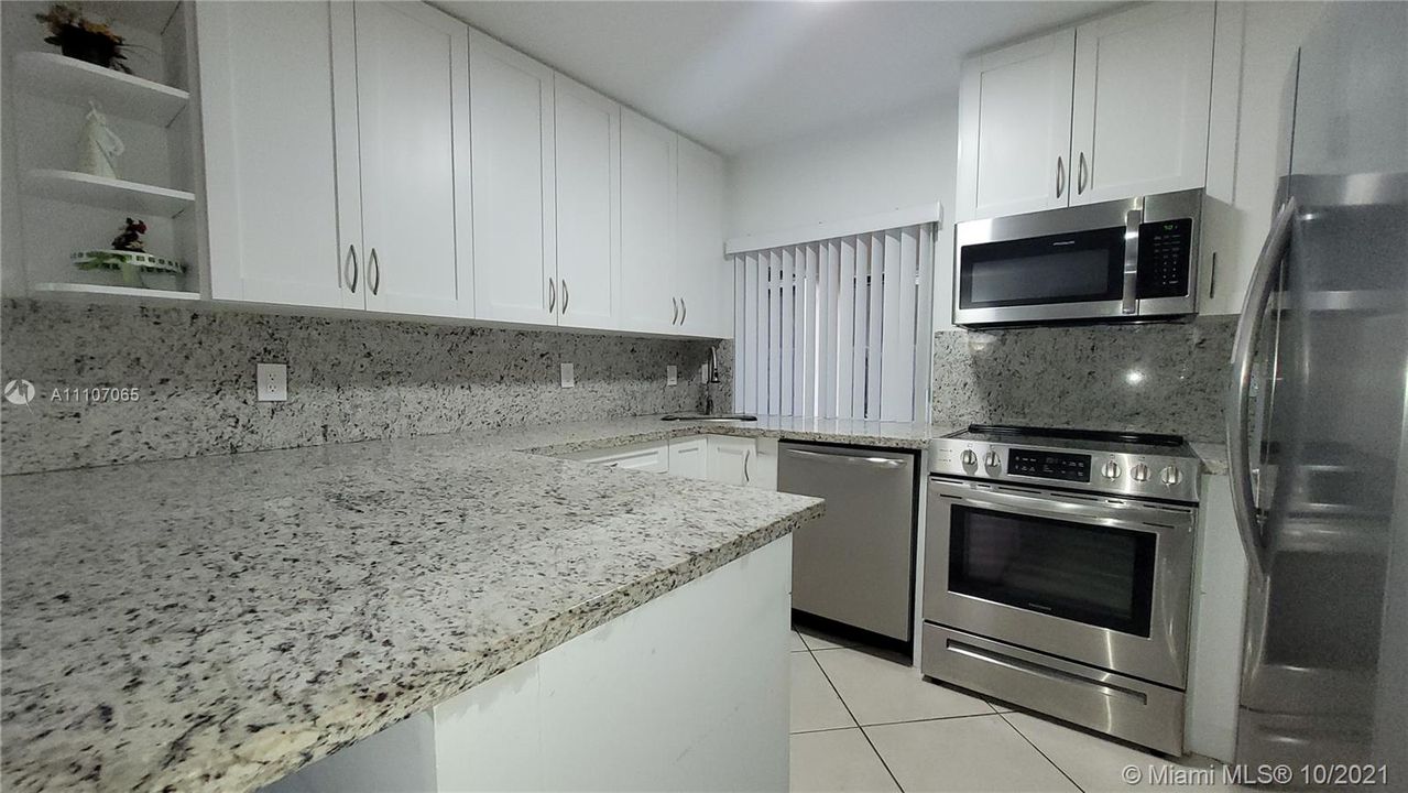 Недавно продано: $475,000 (3 спален, 2 ванн, 1502 Квадратных фут)