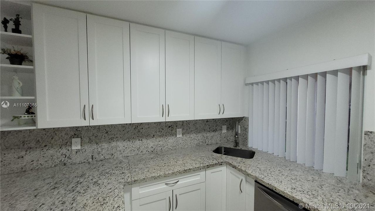 Недавно продано: $475,000 (3 спален, 2 ванн, 1502 Квадратных фут)