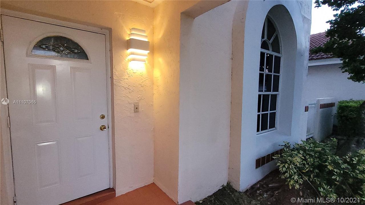 Недавно продано: $475,000 (3 спален, 2 ванн, 1502 Квадратных фут)