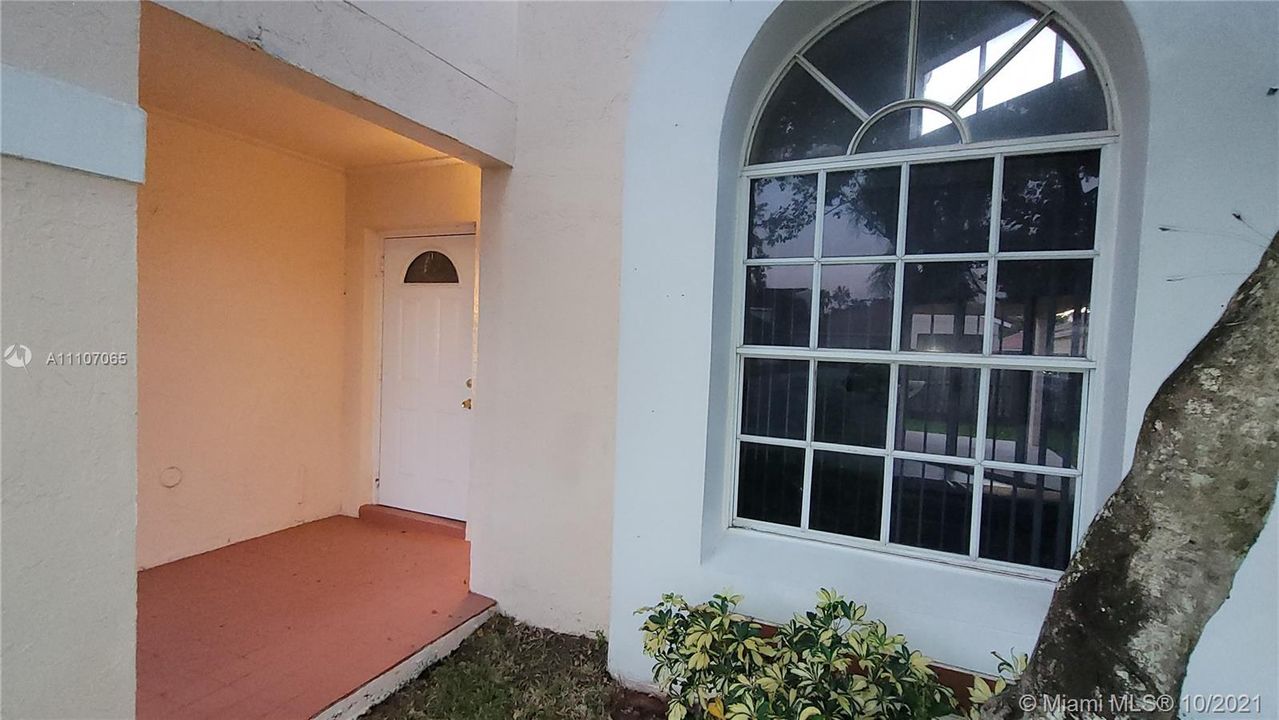 Недавно продано: $475,000 (3 спален, 2 ванн, 1502 Квадратных фут)