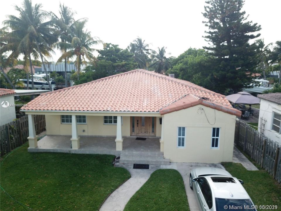 Recently Sold: $1,500,000 (3 beds, 3 baths, 2077 Square Feet)