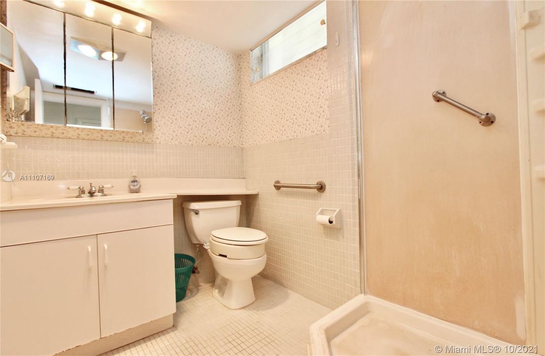 最近售出: $245,000 (2 贝兹, 2 浴室, 1083 平方英尺)