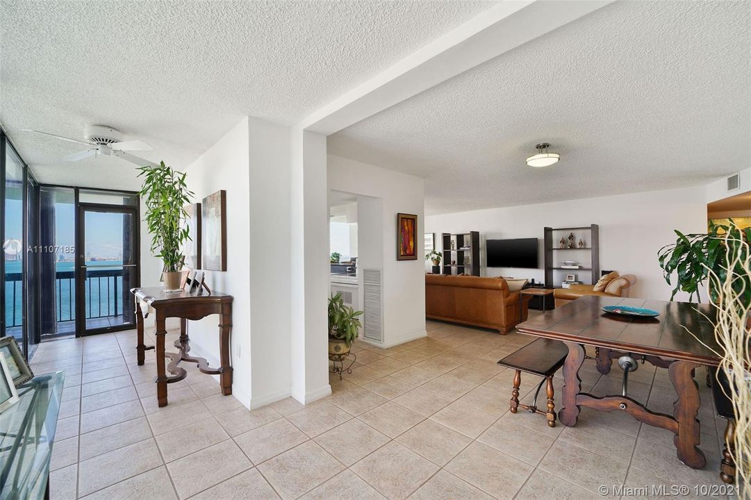 Recently Sold: $645,000 (2 beds, 2 baths, 1460 Square Feet)