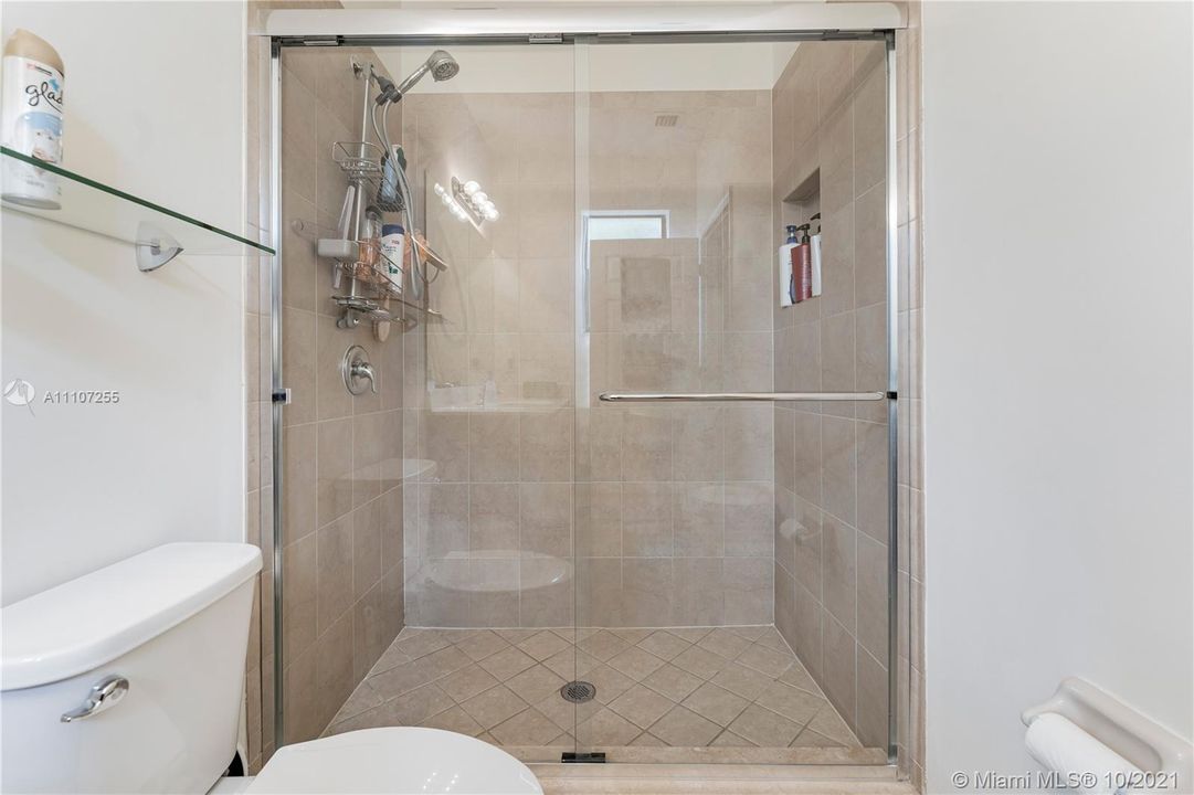 最近售出: $379,000 (3 贝兹, 2 浴室, 1635 平方英尺)