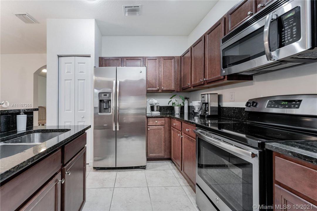 Recently Sold: $379,000 (3 beds, 2 baths, 1635 Square Feet)