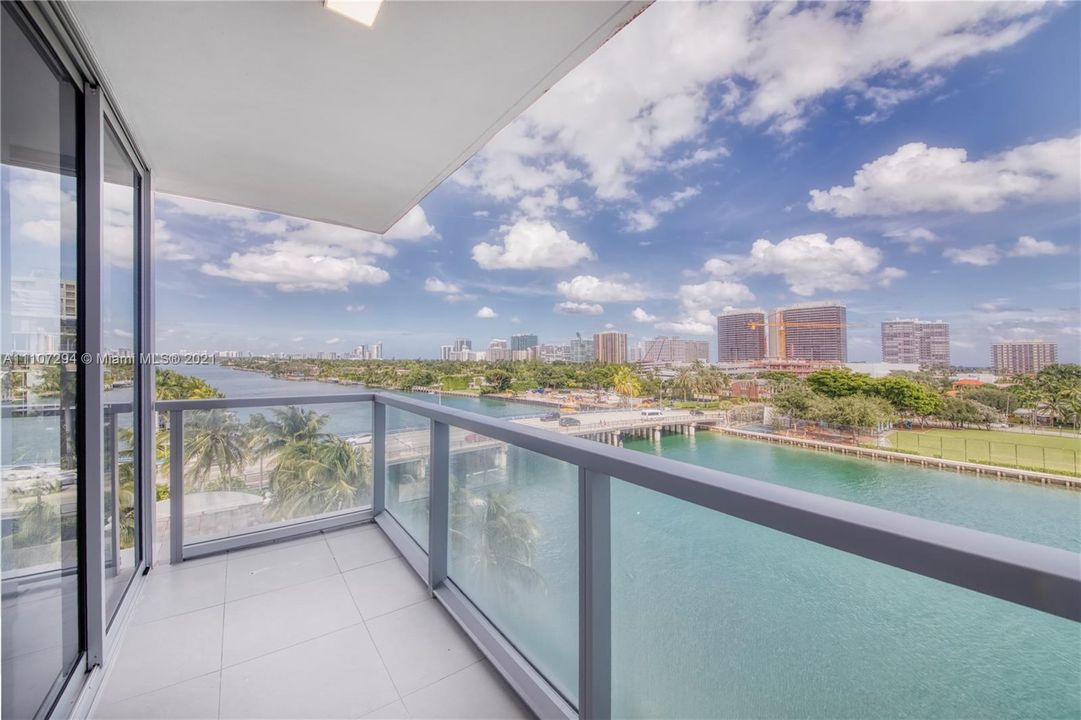 Recently Sold: $1,595,000 (2 beds, 2 baths, 1772 Square Feet)