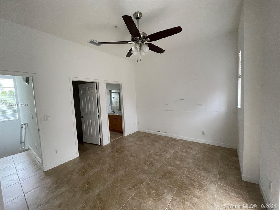 Recently Rented: $2,700 (2 beds, 2 baths, 1430 Square Feet)