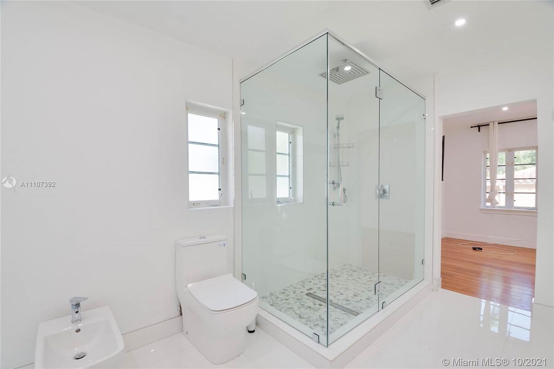 最近售出: $1,299,000 (4 贝兹, 3 浴室, 1816 平方英尺)