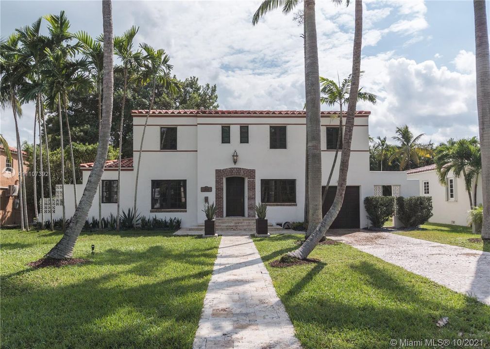 Recently Sold: $1,299,000 (4 beds, 3 baths, 1816 Square Feet)