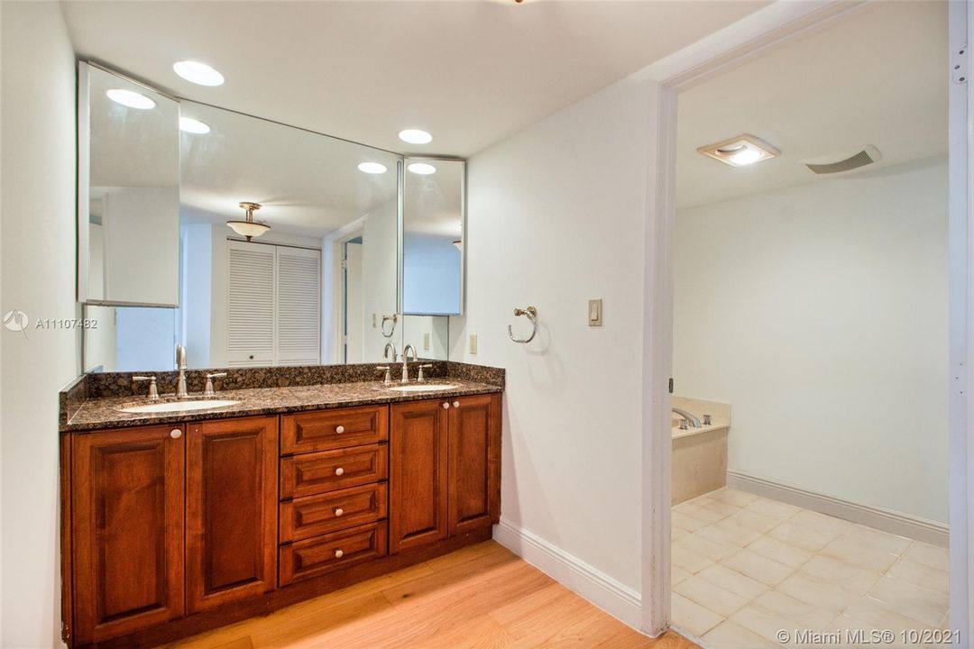 Недавно арендовано: $7,800 (3 спален, 3 ванн, 2247 Квадратных фут)