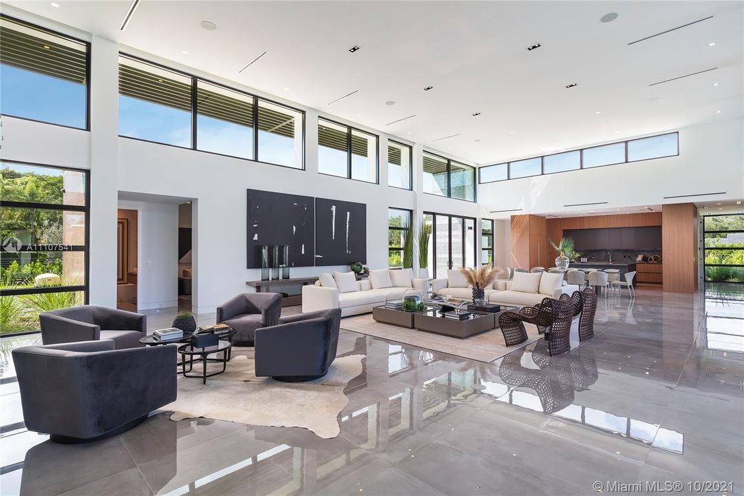Recently Sold: $6,500,000 (7 beds, 6 baths, 6898 Square Feet)