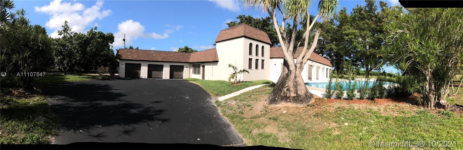 Recently Sold: $1,050,000 (3 beds, 2 baths, 3305 Square Feet)