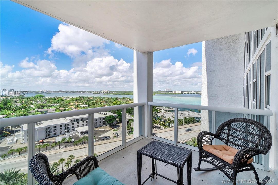Recently Sold: $875,000 (2 beds, 2 baths, 1056 Square Feet)