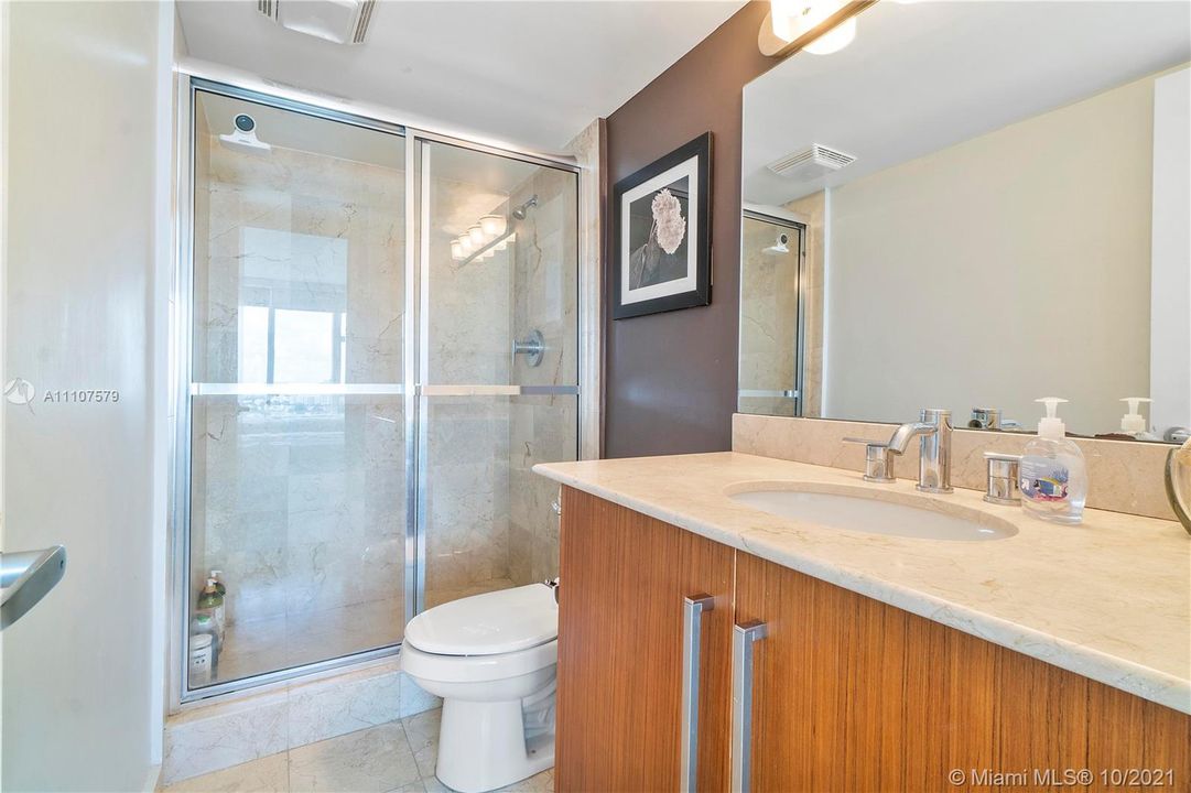 最近售出: $875,000 (2 贝兹, 2 浴室, 1056 平方英尺)